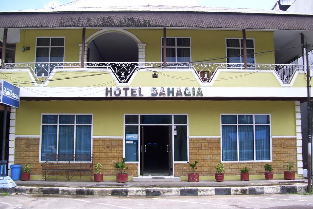 Hotel Bahagia ปังกาลันบุน ภายนอก รูปภาพ